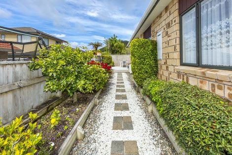 Photo of property in 11a Ormrod Grove, Riverstone Terraces, Upper Hutt, 5018