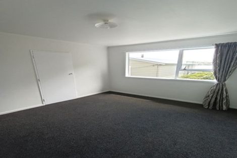 Photo of property in 31b Omega Street, Newlands, Wellington, 6037