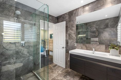 Photo of property in 17 Te Wharau Drive, Greenhithe, Auckland, 0632