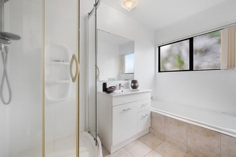 Photo of property in 2/55 Aviemore Drive, Highland Park, Auckland, 2010