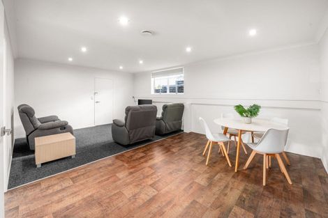 Photo of property in 42 Gilbass Avenue, Hamilton Lake, Hamilton, 3204