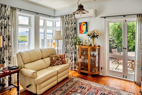 Photo of property in 57 Marine Parade, Eastbourne, Lower Hutt, 5013