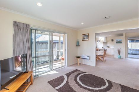 Photo of property in 68 Weraroa Road, Levin, 5510