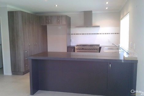 Photo of property in 5 Lorenzo Way, Flat Bush, Auckland, 2016