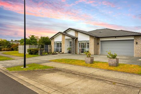 Photo of property in 6 Kahika Grove, Huapai, Kumeu, 0810