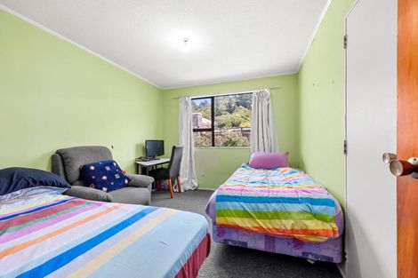 Photo of property in 2 Bogle Grove, Stokes Valley, Lower Hutt, 5019