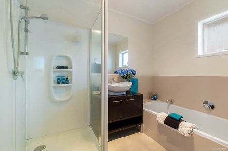 Photo of property in 2 April Place, Red Hill, Papakura, 2110