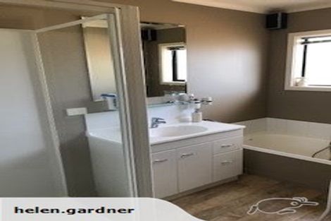 Photo of property in 15 Paradise Place, Lake Hawea, Wanaka, 9382