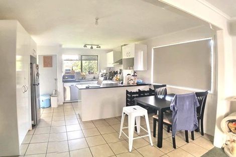 Photo of property in 5 St Margaret Place, West Harbour, Auckland, 0618