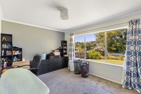 Photo of property in 2 Te Ngaere Place, Merrilands, New Plymouth, 4312