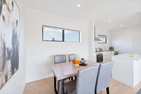 Photo of property in 5/5 Peachgrove Road, Te Atatu Peninsula, Auckland, 0610