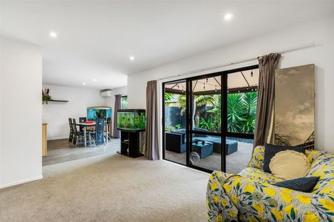 Photo of property in 9 Spalding Rise, Golflands, Auckland, 2013