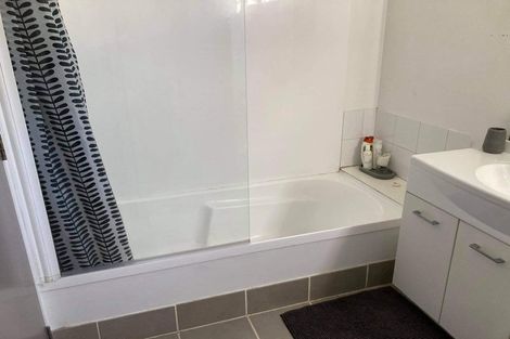 Photo of property in 14-14a Mackinnon Terrace, Sunshine Bay, Queenstown, 9300