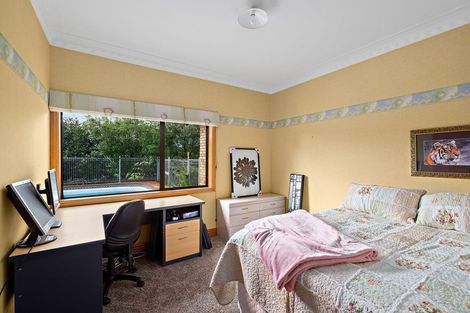 Photo of property in 27 Motu Road, Kumeu, 0891