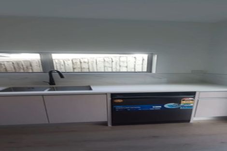 Photo of property in 90 Medallion Drive, Oteha, Auckland, 0632