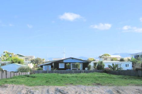 Photo of property in 38 Karewa Parade, Papamoa Beach, Papamoa, 3118