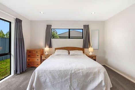 Photo of property in 17 Woburn Place, Takaro, Palmerston North, 4412