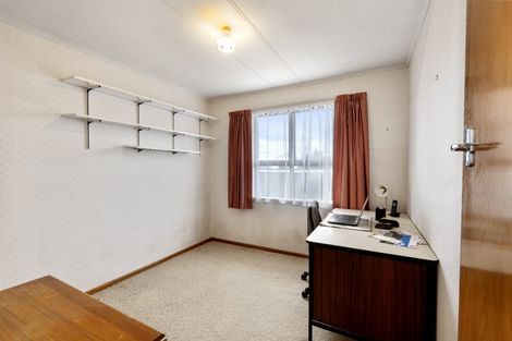 Photo of property in 24 Karaka Crescent, Levin, 5510