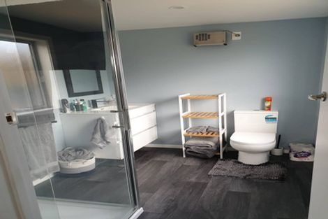 Photo of property in 30 Kilmarnock Street, Wallacetown, 9816