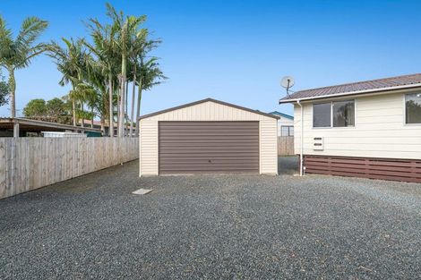 Photo of property in 2/26 Parakai Avenue, Parakai, 0830
