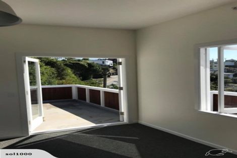 Photo of property in 33 Hungerford Road, Lyall Bay, Wellington, 6022