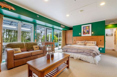 Photo of property in 252 Boord Crescent, Kumeu, 0891