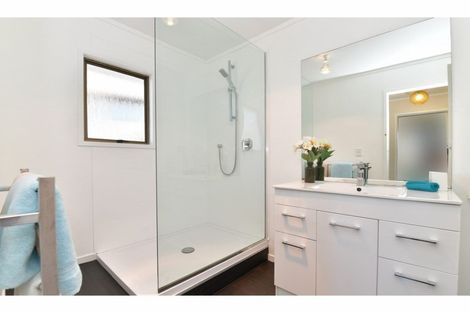 Photo of property in 52a Albatross Road, Red Beach, 0932