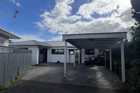 Photo of property in 2/11 Heather Place, Sunnynook, Auckland, 0620