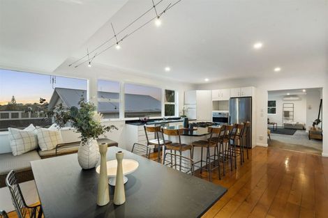 Photo of property in 1/14 Wernham Place, Northcote, Auckland, 0626