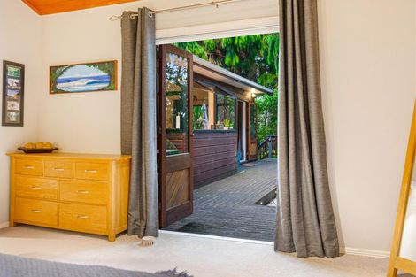 Photo of property in 84 Mountain Road, Henderson Valley, Auckland, 0612