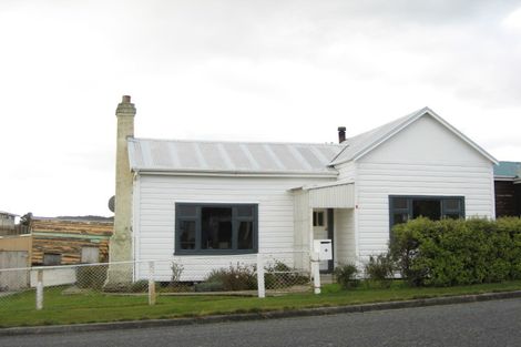 Photo of property in 19 Bridport Street, Kaitangata, 9210