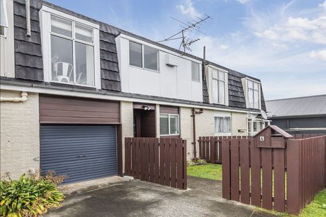 Photo of property in 4 Cobar Close, Maupuia, Wellington, 6022