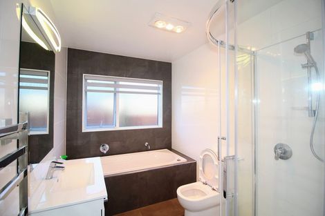 Photo of property in 33 Nobilo Road, Kumeu, 0810