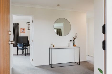 Photo of property in 4 Lourie Way, Fitzherbert, Palmerston North, 4410