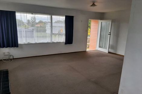 Photo of property in 33 Kaikoura Street, Henderson, Auckland, 0612