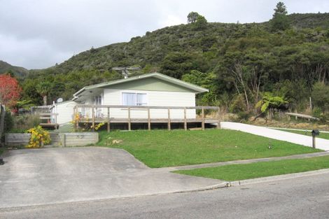 Photo of property in 1 Aratika Grove, Stokes Valley, Lower Hutt, 5019