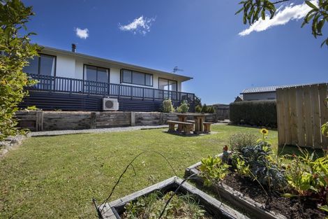 Photo of property in 20 Fenchurch Grove, Stokes Valley, Lower Hutt, 5019