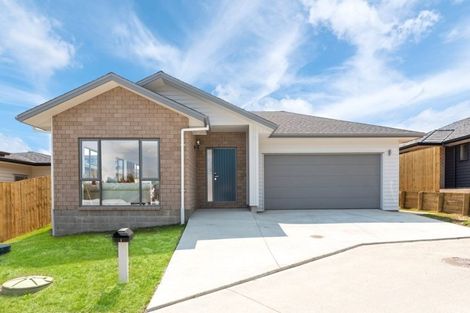 Photo of property in 1 Tarara Lane, Kumeu, 0810