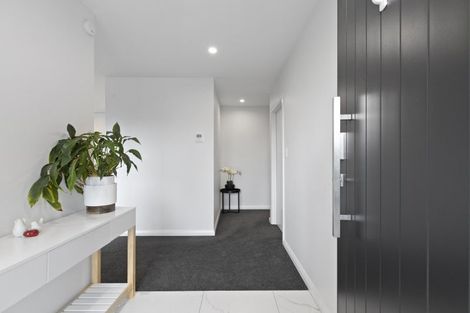 Photo of property in 2 Corsica Court, Fitzherbert, Palmerston North, 4410