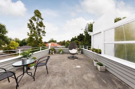 Photo of property in 546 Featherston Street, Roslyn, Palmerston North, 4414