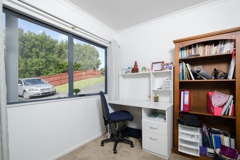 Photo of property in 114 Luckens Road, West Harbour, Auckland, 0618