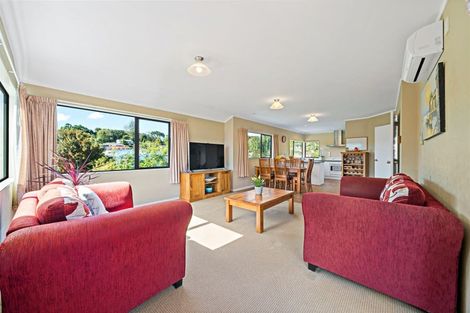 Photo of property in 2/11a Agincourt Street, Glenfield, Auckland, 0629