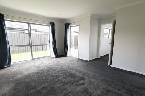 Photo of property in 11 Te Kaeaea Crescent, Wallaceville, Upper Hutt, 5018