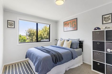 Photo of property in 30 Fairdale Place, Birkdale, Auckland, 0626