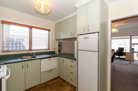 Photo of property in 2/246 Courtenay Street, Strandon, New Plymouth, 4312