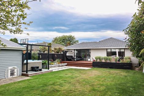 Photo of property in 142 Pacific Road, North New Brighton, Christchurch, 8083
