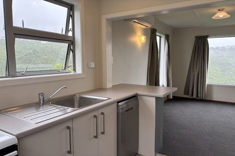 Photo of property in 2/63 Mandalay Terrace, Khandallah, Wellington, 6035