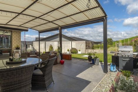 Photo of property in Waterview Estate, 6/4 Greystone Place, Omokoroa, 3114