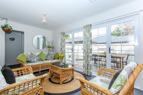 Photo of property in 158 Mangorei Road, Merrilands, New Plymouth, 4312