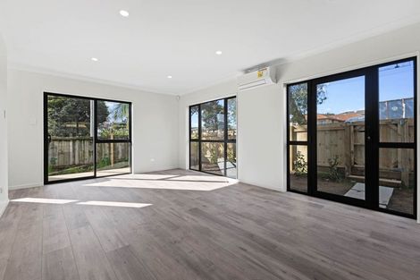 Photo of property in 543b Massey Road, Mangere, Auckland, 2022